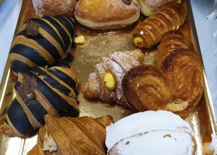 לינה וארוחת בוקר Cantarano 3*